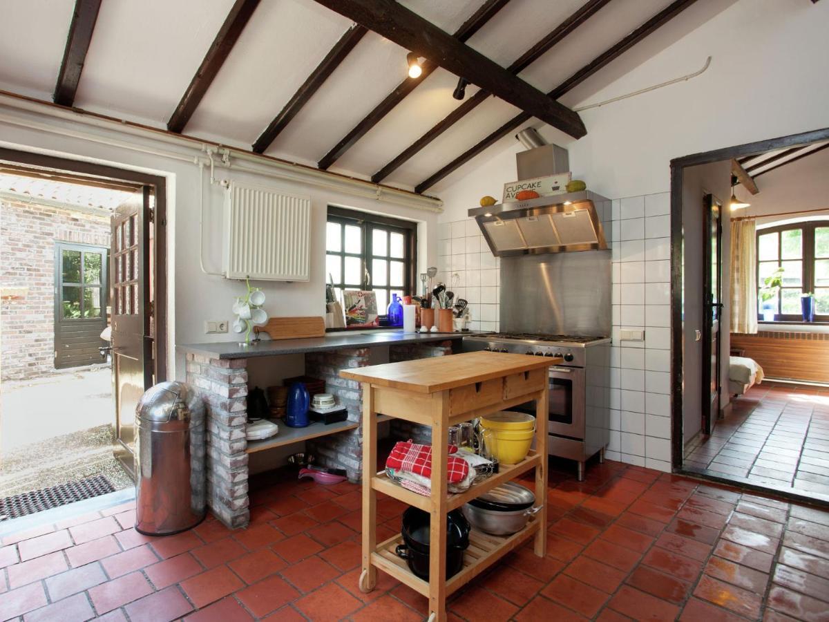Magnificent Farmhouse In Sint Joost Esterno foto
