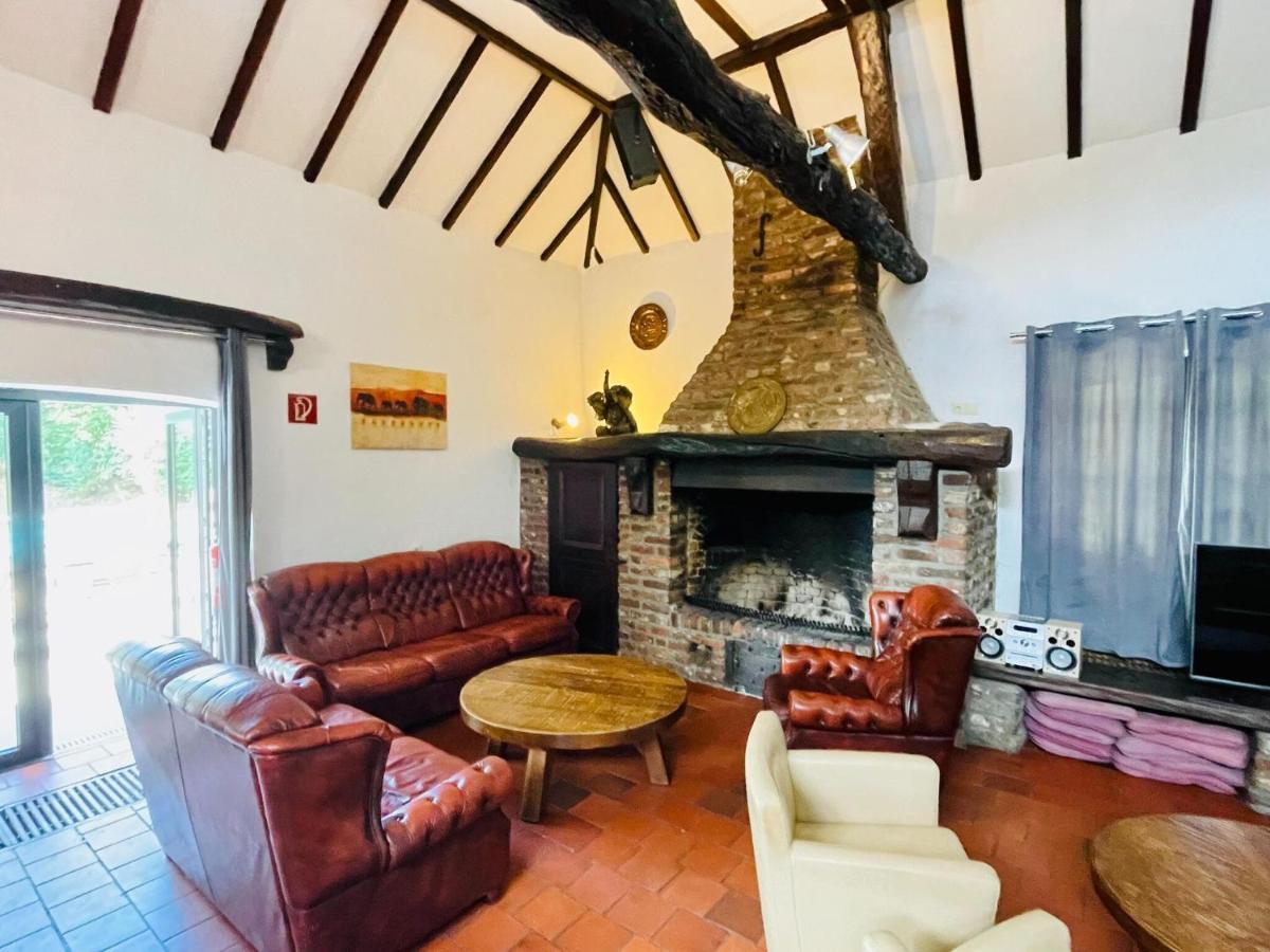 Magnificent Farmhouse In Sint Joost Esterno foto