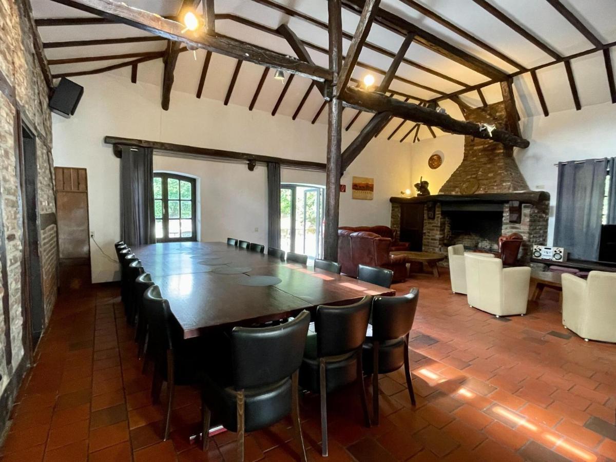 Magnificent Farmhouse In Sint Joost Esterno foto