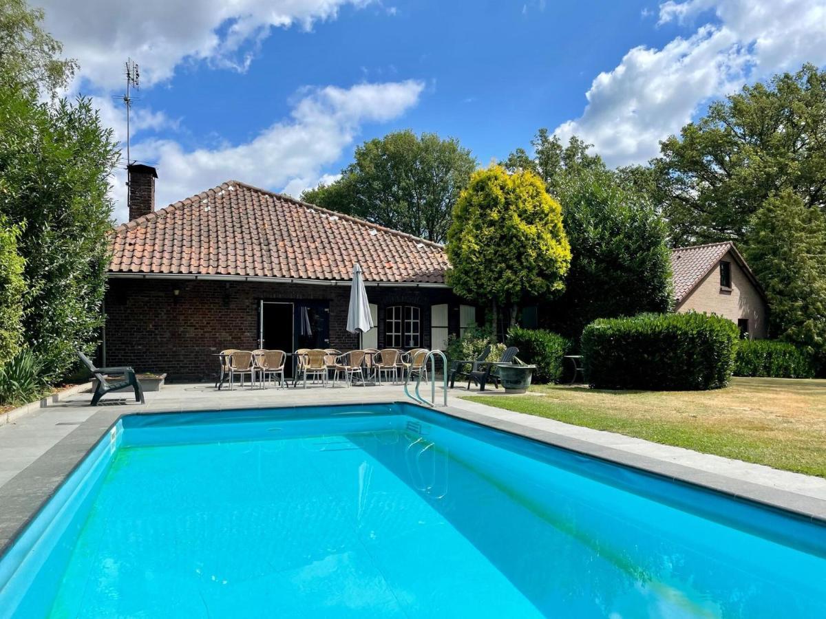 Magnificent Farmhouse In Sint Joost Esterno foto