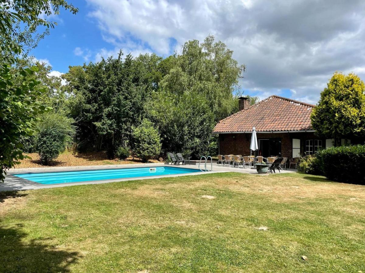 Magnificent Farmhouse In Sint Joost Esterno foto