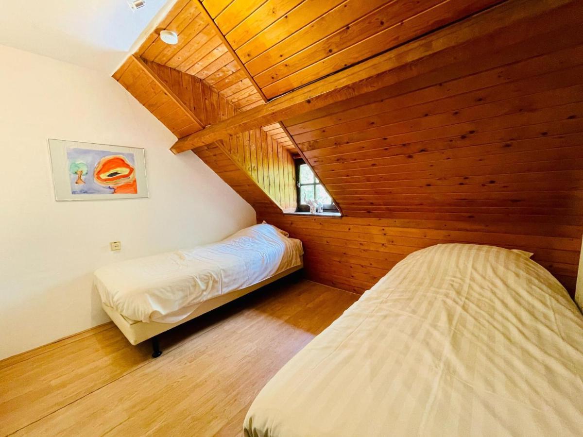 Magnificent Farmhouse In Sint Joost Esterno foto